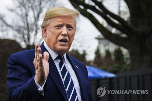 기자들과 문답하는 도널드 트럼프 미국 대통령   [AP=연합뉴스]